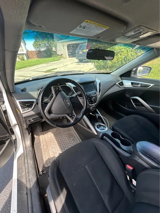 2017 Hyundai Veloster - Image 2 of 12