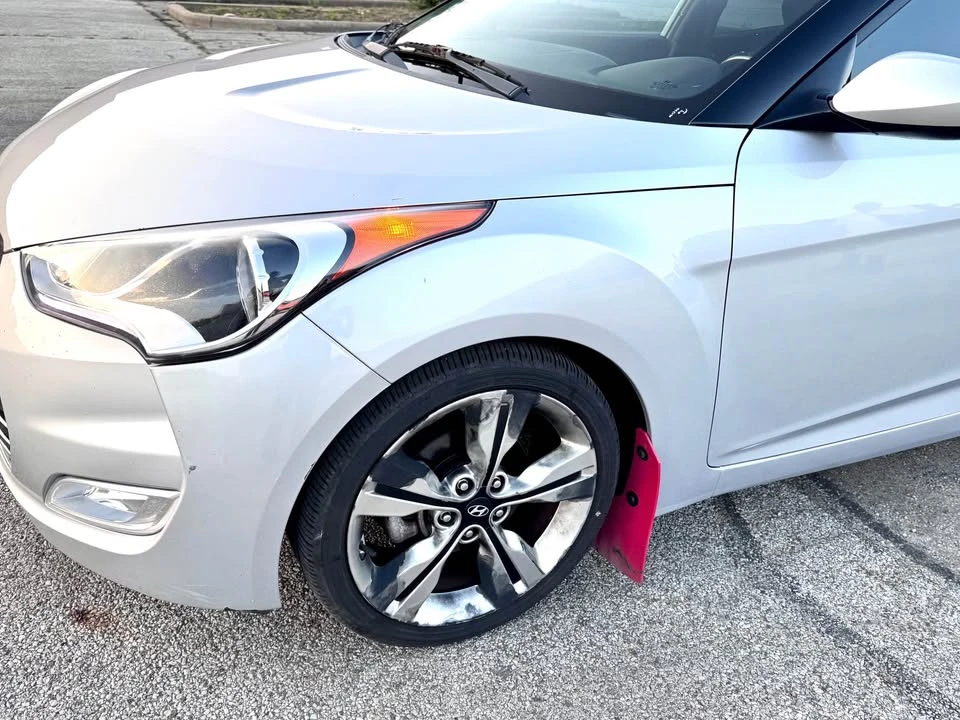 2017 Hyundai Veloster - Image 2 of 15