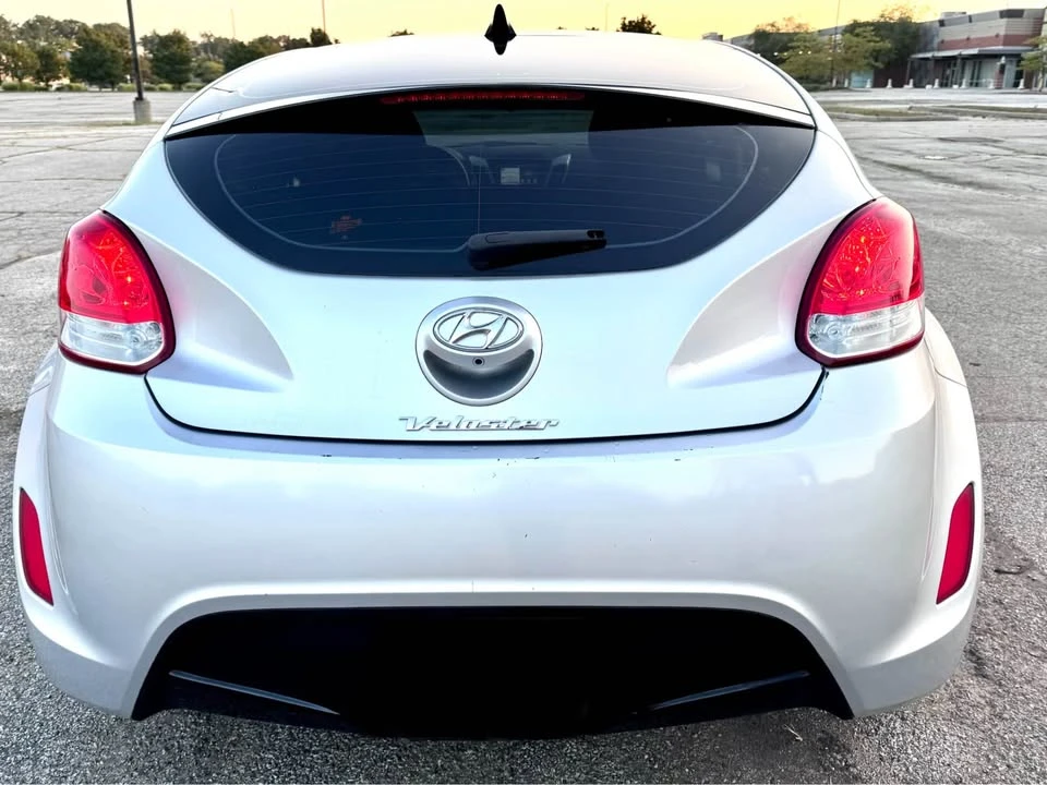 2017 Hyundai Veloster - Image 8 of 15