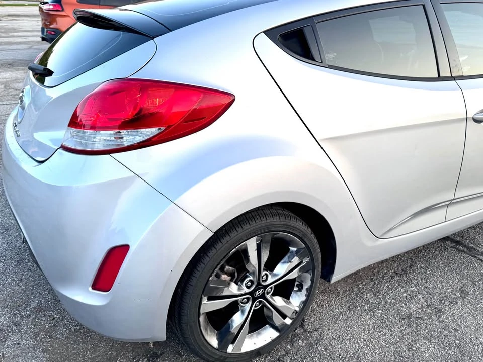 2017 Hyundai Veloster - Image 7 of 15