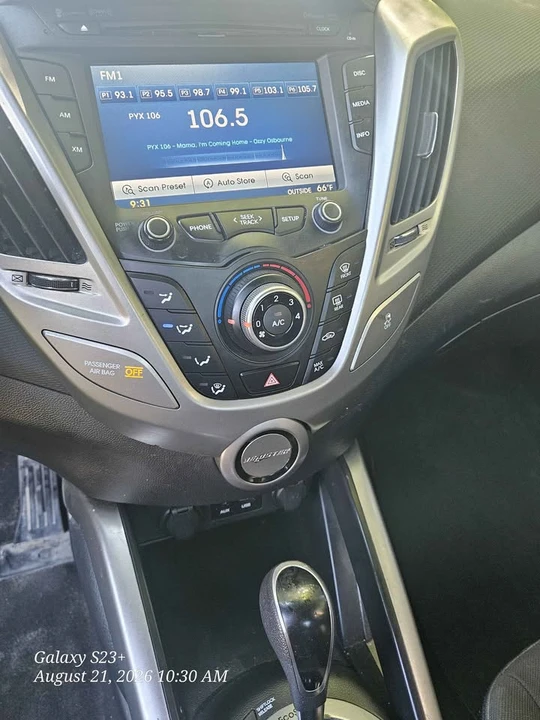 2017 Hyundai Veloster - Image 7 of 10