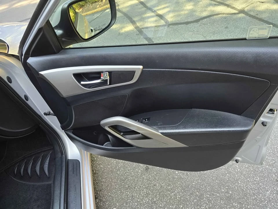 2017 Hyundai Veloster - Image 14 of 18