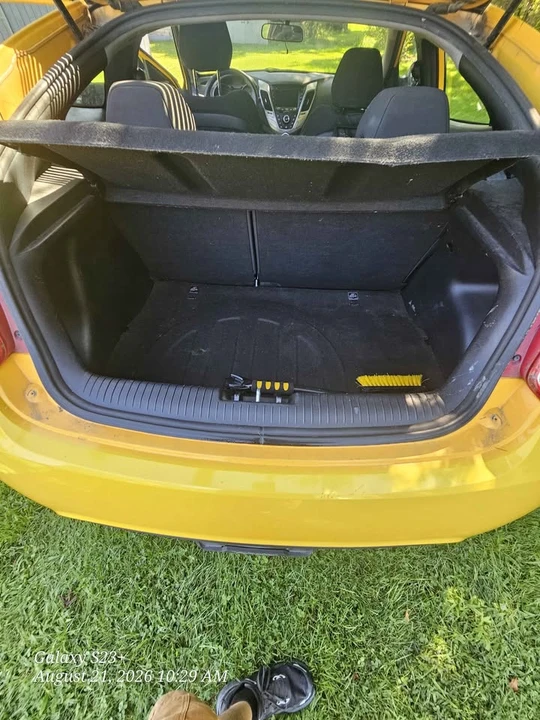 2017 Hyundai Veloster - Image 8 of 10