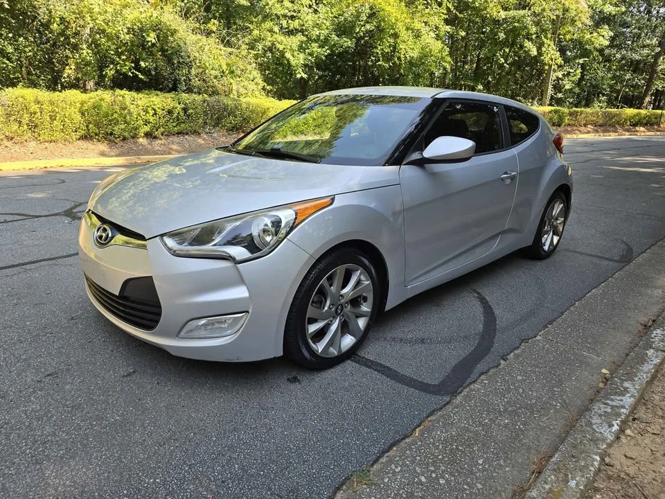 2017 Hyundai Veloster - Image 2 of 18