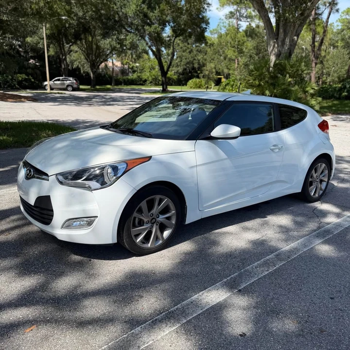 2017 Hyundai Veloster - Image 8 of 20
