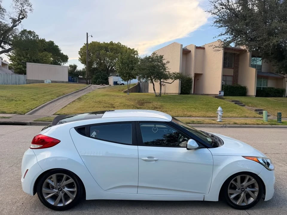 2017 Hyundai Veloster - Image 7 of 12