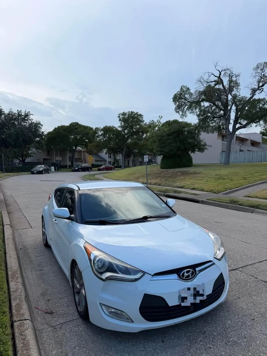 2017 Hyundai Veloster - Image 2 of 12