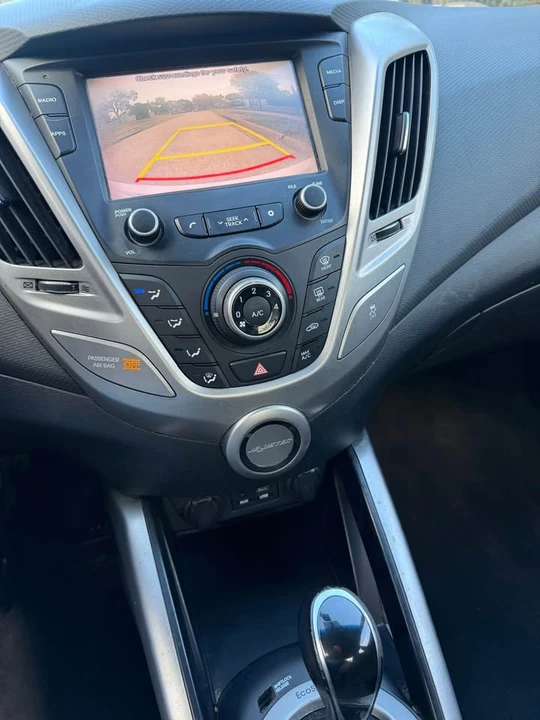 2017 Hyundai Veloster - Image 11 of 12