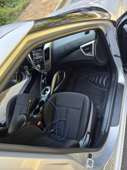 2017 Hyundai Veloster - Image 12 of 18