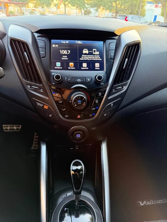 2017 Hyundai Veloster - Image 15 of 20