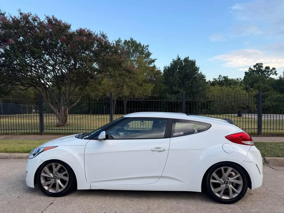 2017 Hyundai Veloster - Image 3 of 12