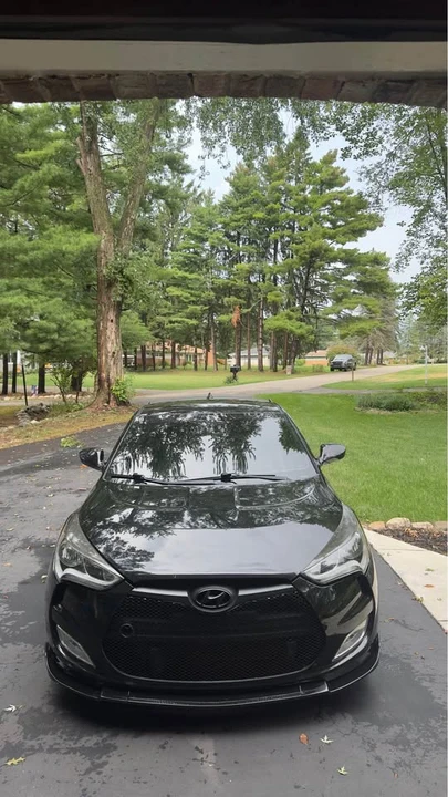 2017 Hyundai Veloster - Image 2 of 12