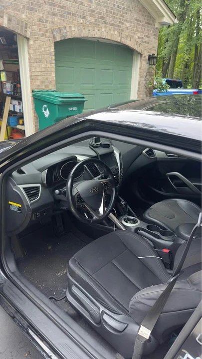 2017 Hyundai Veloster - Image 8 of 12