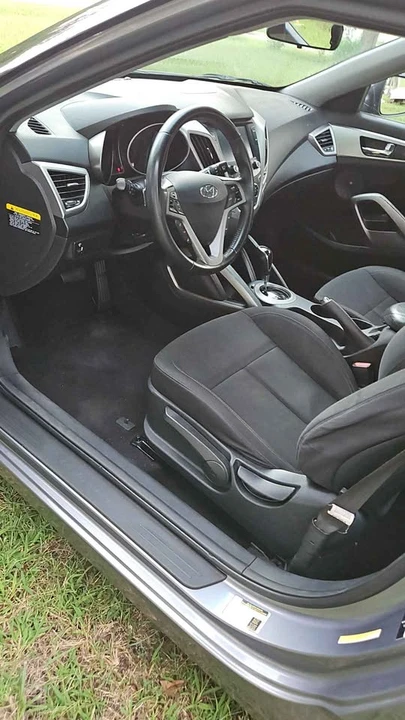 2017 Hyundai Veloster - Image 2 of 16