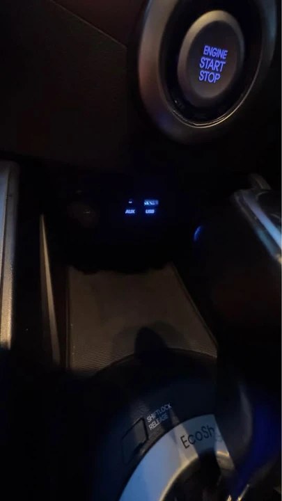 2017 Hyundai Veloster - Image 2 of 5