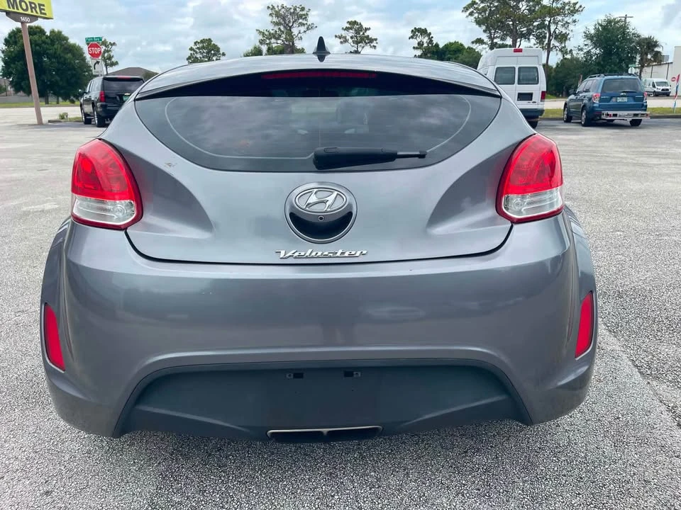 2017 Hyundai Veloster - Image 6 of 8