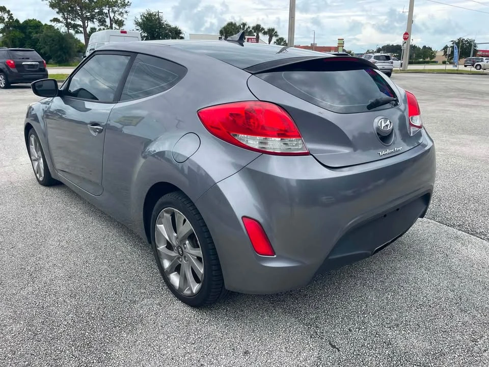 2017 Hyundai Veloster - Image 7 of 8