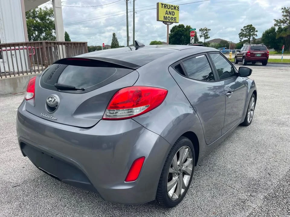 2017 Hyundai Veloster - Image 8 of 8