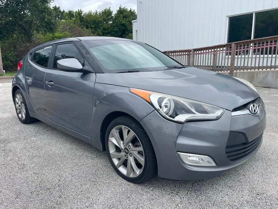 2017 Hyundai Veloster - Image 2 of 8