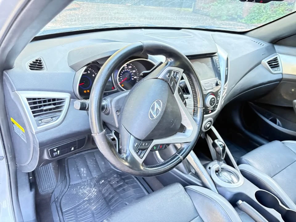 2017 Hyundai Veloster - Image 8 of 12