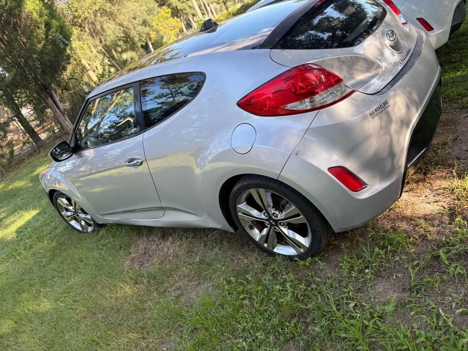 2017 Hyundai Veloster - Image 2 of 12