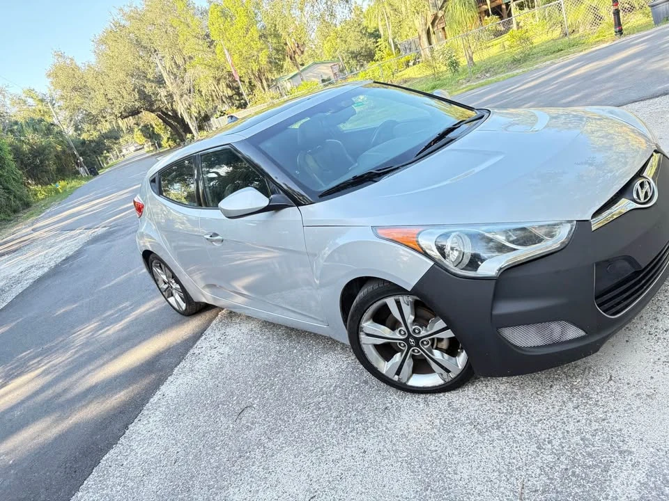 2017 Hyundai Veloster - Image 10 of 12