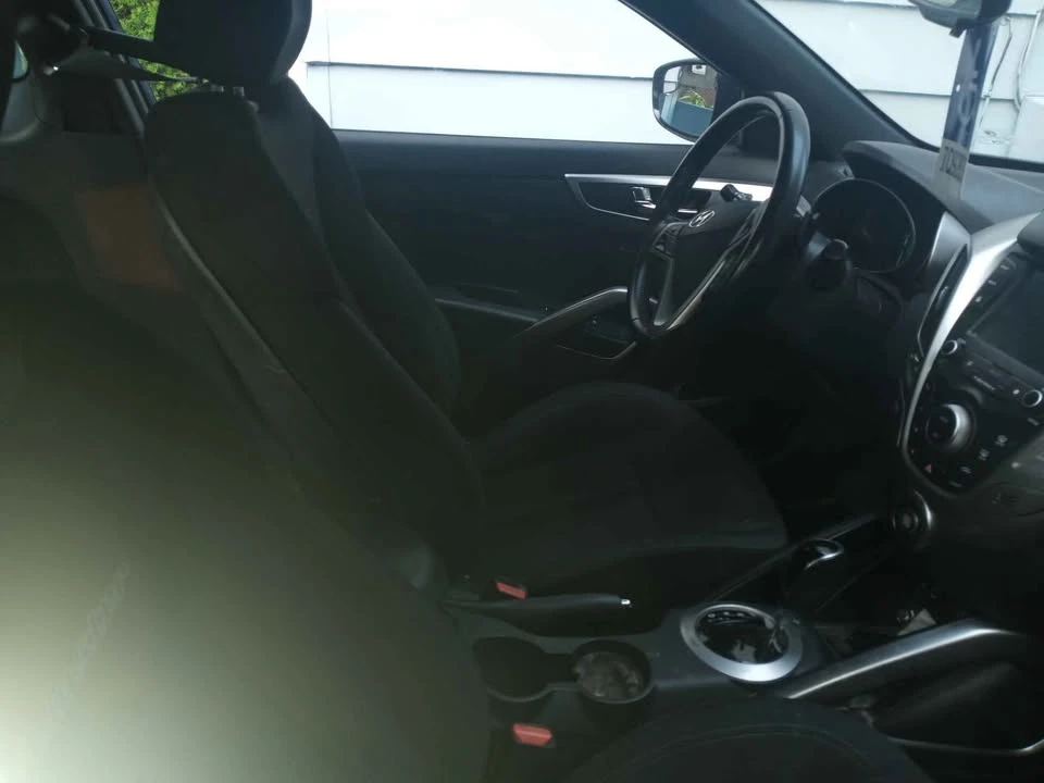 2017 Hyundai Veloster - Image 2 of 6
