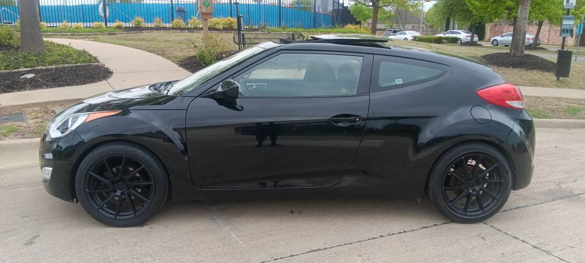 2017 Hyundai Veloster - Image 2 of 14