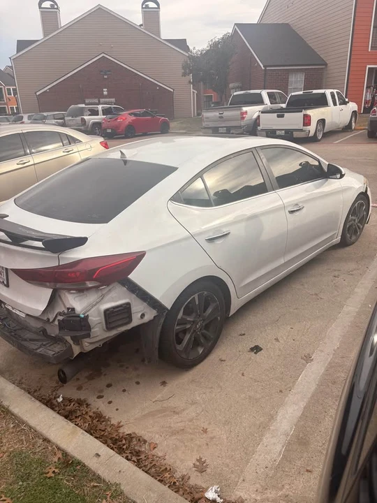 2017 Hyundai Elantra - Image 4 of 5