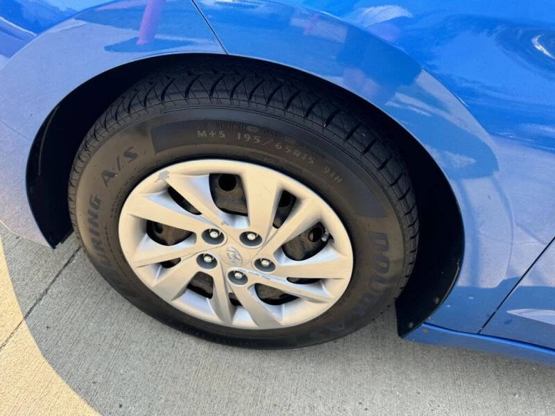 2017 Hyundai Elantra - Image 17 of 20