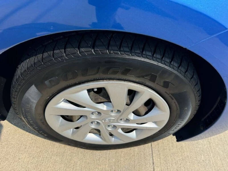 2017 Hyundai Elantra - Image 13 of 20