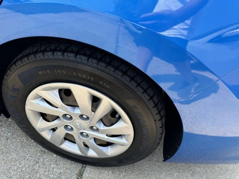 2017 Hyundai Elantra - Image 16 of 20