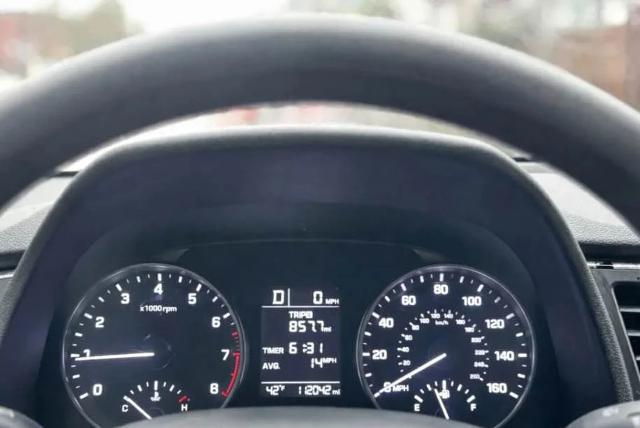 2017 Hyundai Elantra - Image 8 of 9
