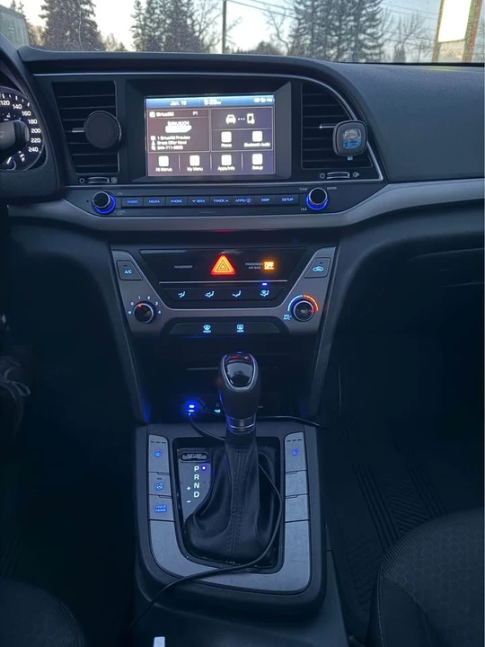 2017 Hyundai Elantra - Image 4 of 6