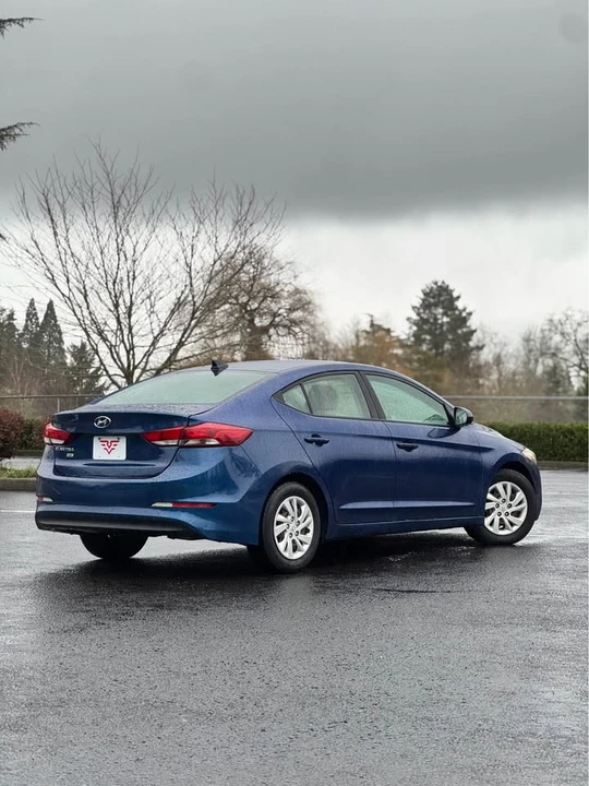2017 Hyundai Elantra - Image 5 of 9