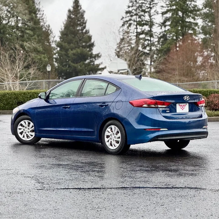 2017 Hyundai Elantra - Image 4 of 9