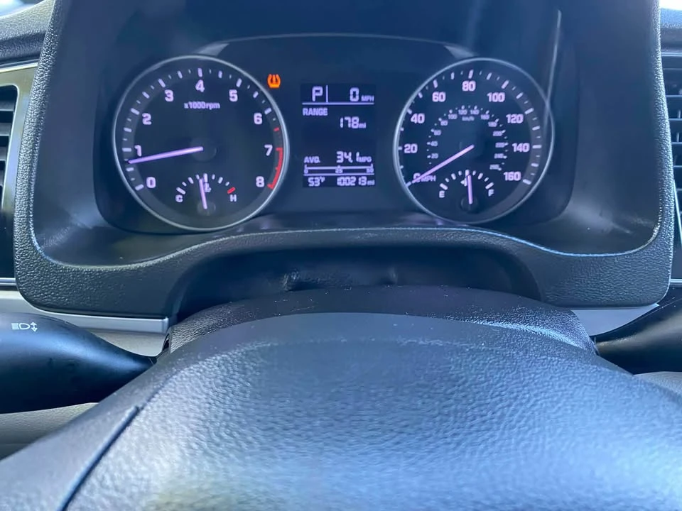 2017 Hyundai Elantra - Image 9 of 13