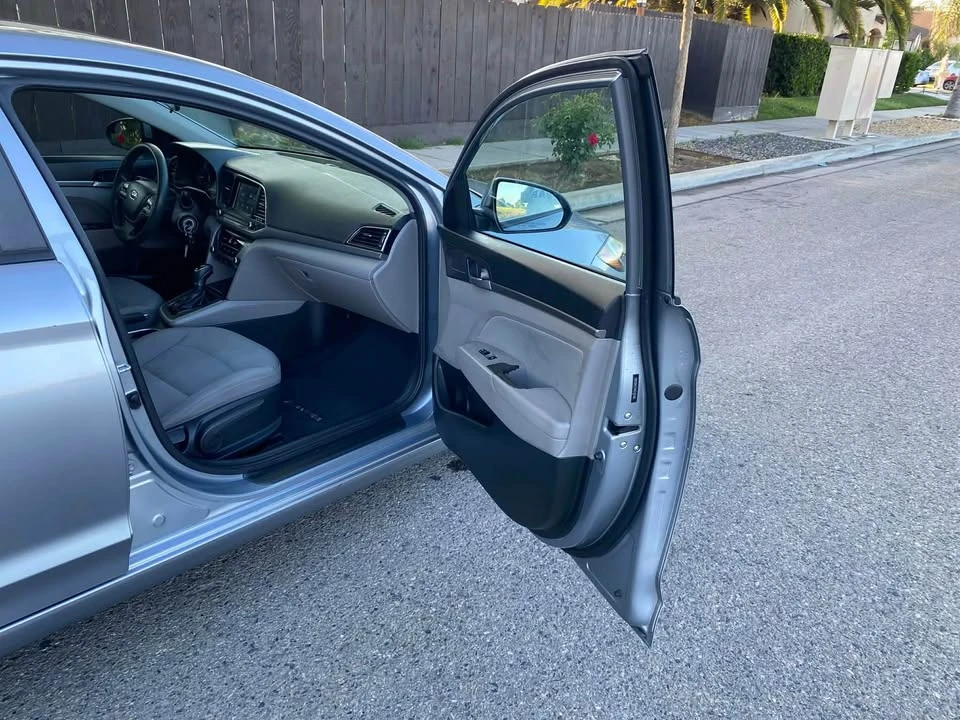 2017 Hyundai Elantra - Image 11 of 13