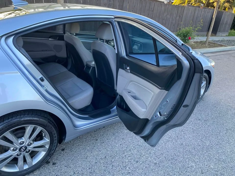 2017 Hyundai Elantra - Image 4 of 13
