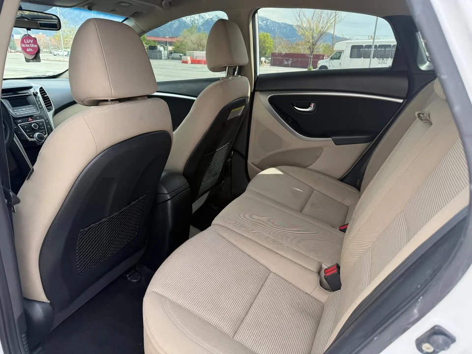 2017 Hyundai Elantra - Image 10 of 19