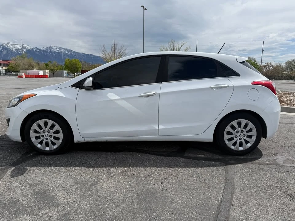 2017 Hyundai Elantra - Image 4 of 19