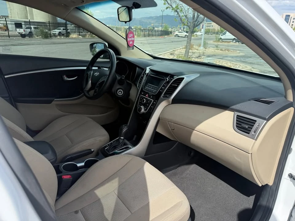 2017 Hyundai Elantra - Image 17 of 19