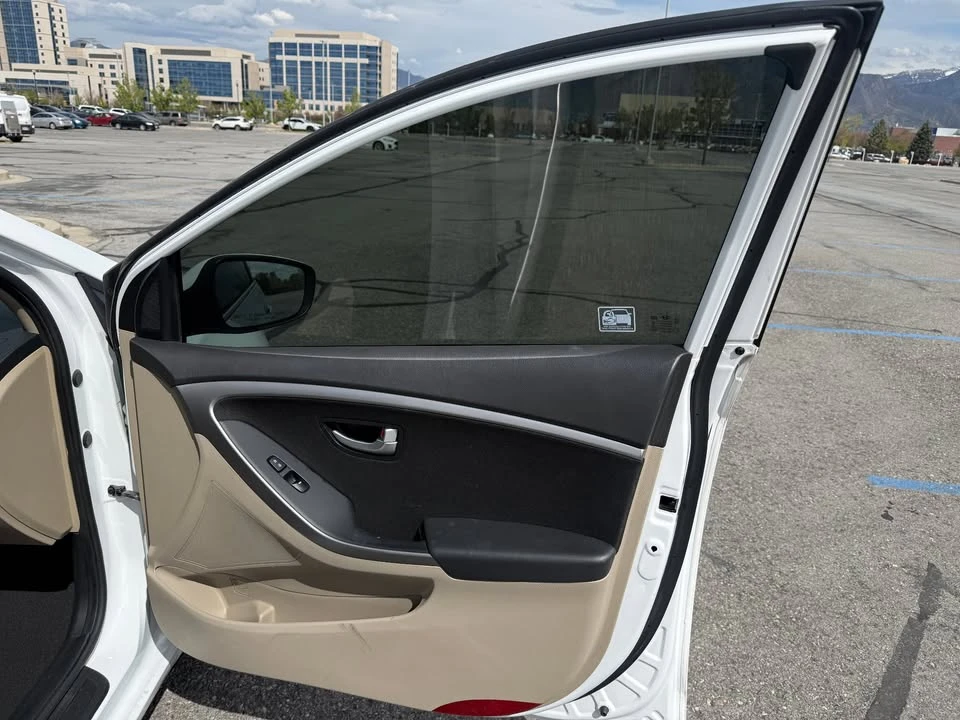 2017 Hyundai Elantra - Image 16 of 19