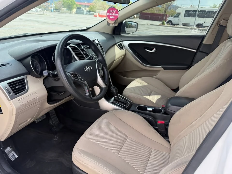 2017 Hyundai Elantra - Image 14 of 19