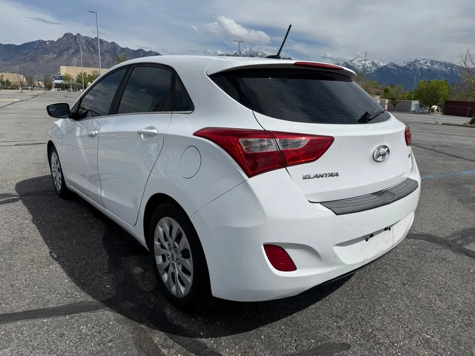 2017 Hyundai Elantra - Image 5 of 19