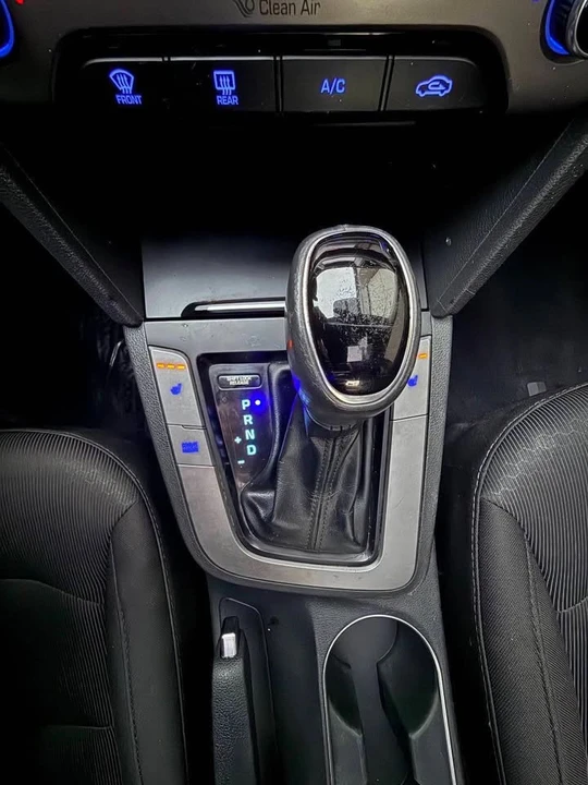 2017 Hyundai Elantra - Image 17 of 20
