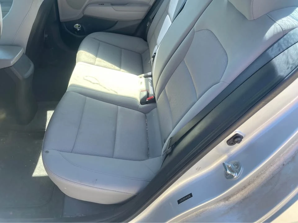 2017 Hyundai Elantra - Image 5 of 8