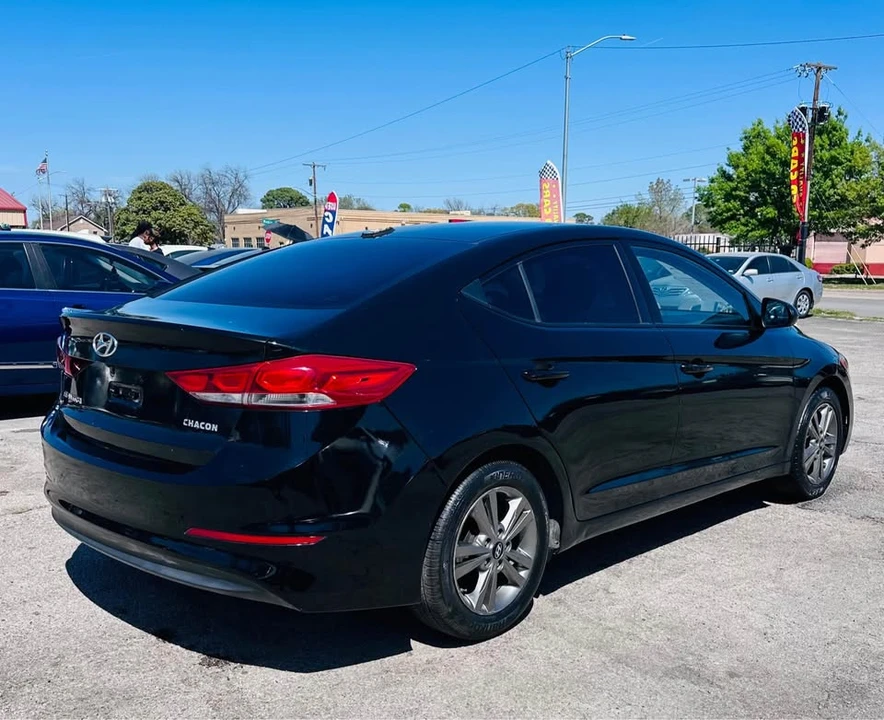 2017 Hyundai Elantra - Image 7 of 15