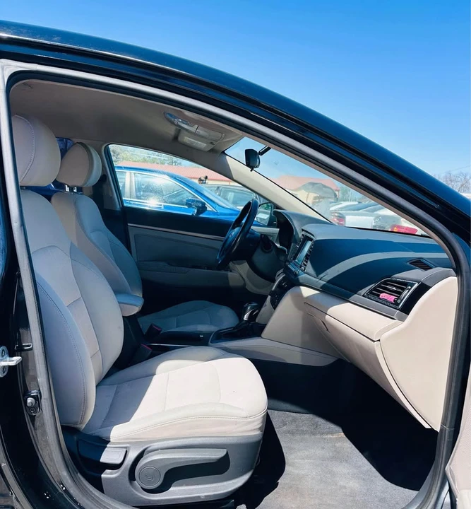 2017 Hyundai Elantra - Image 2 of 15