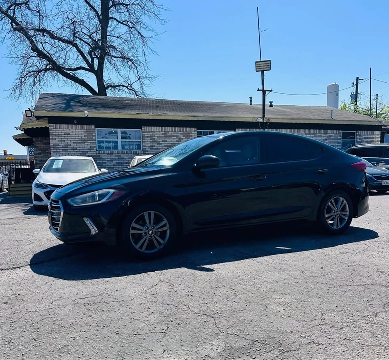 2017 Hyundai Elantra - Image 5 of 15
